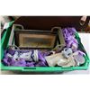 Image 2 : GREEN TOTE OF HOME DECOR AND VINTAGE PICTURES AND FRAMES