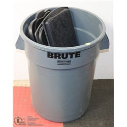 32 GALLON RUBBERMAID COMMERCIAL GARBAGE CAN