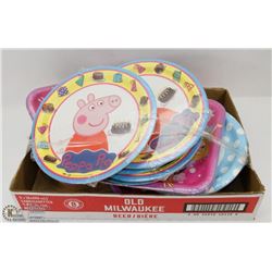 FLAT OF PAPER PLATES