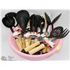 Image 1 : BOWL OF ASSORTED KITCHEN UTENSILS