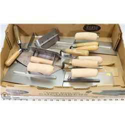 FLAT OF ASSORTED BRICK AND CEMENT TROWELS INCL.