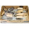 Image 1 : FLAT OF ASSORTED BRICK AND CEMENT TROWELS INCL.