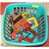 Image 1 : BASKET OF RIGHT ANGLE CLAMPS, C CLAMPS, TOOL BELT