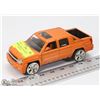 Image 1 : 2001 CHEVROLET AVALANCHE ORANGE DIECAST.