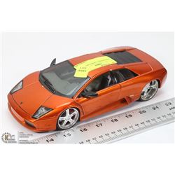 LAMBORGHINI 1:18 DIE CAST.