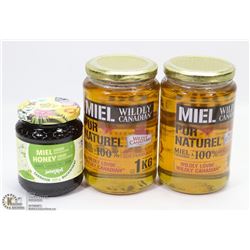 BOX WITH 2 LARGE JARS OF HONEY 1KG EACH AND