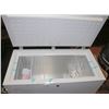 Image 2 : GE WHITE DEEP FREEZER.