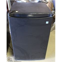 BLACK DANBY 4.4CU FT BAR FRIDGE