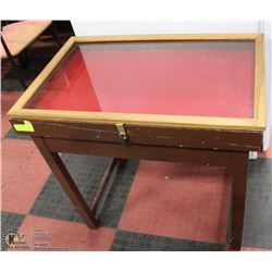 LOCKING GLASS SHOWCASE FOR VENDORS