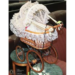 ANTIQUE STYLE WICKER CARRIAGE WITH LASENZA