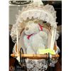 Image 2 : ANTIQUE STYLE WICKER CARRIAGE WITH LASENZA