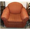 Image 1 : 39" ORANGE FABRIC SOFA CHAIR