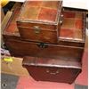 Image 1 : 3 LEATHER COVERED DECORATIVE BOXES