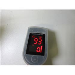 500dl Finger Pulse Oximeter / easy and simple to use / digital display