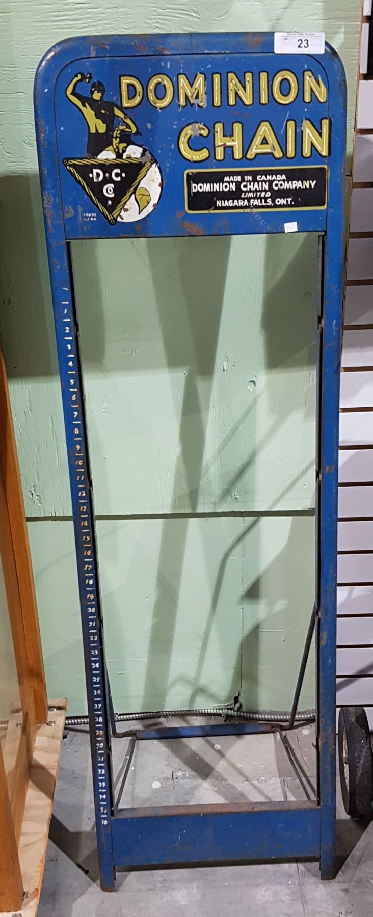 VINTAGE DOMINION CHAIN RACK