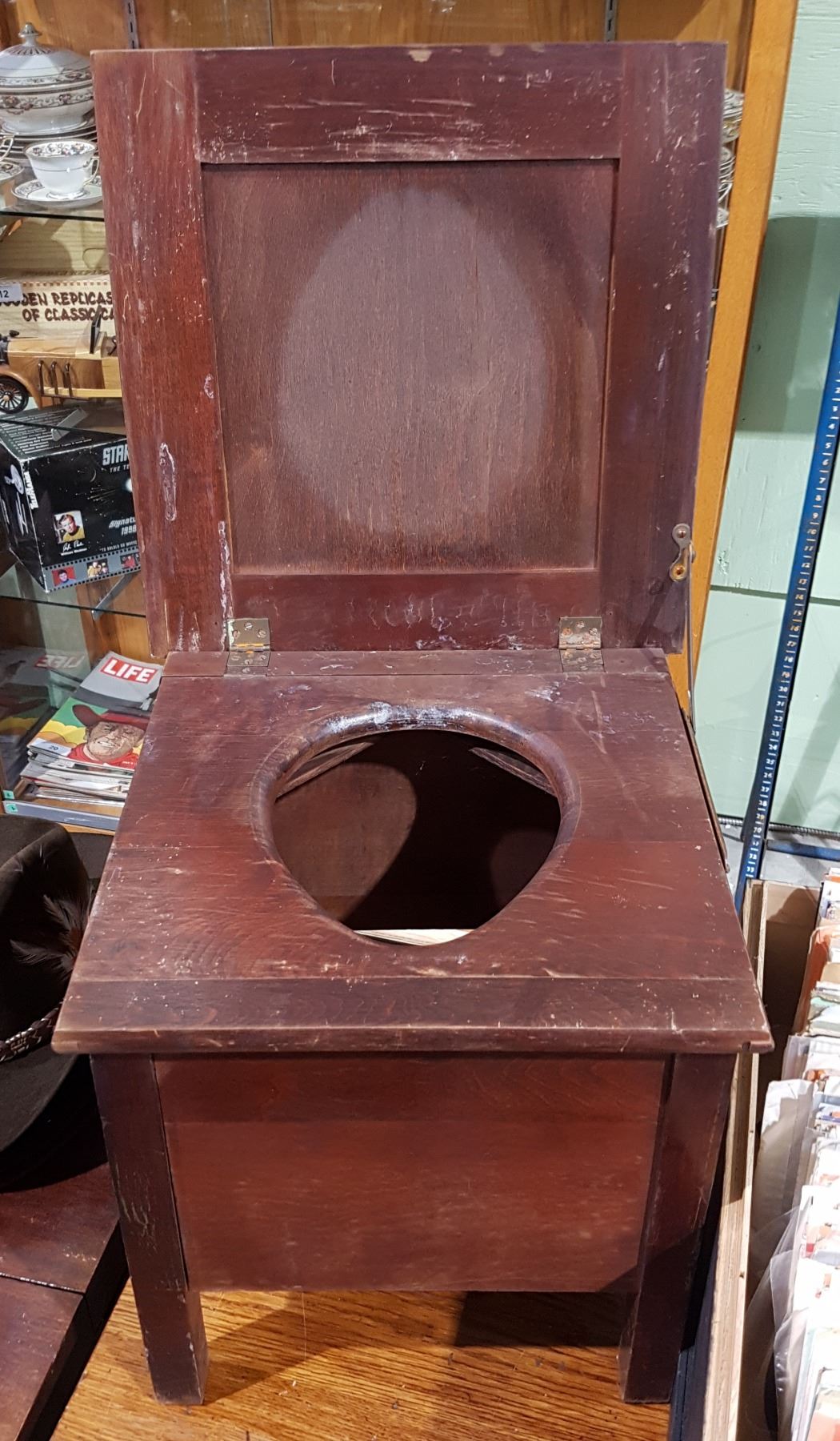 VINTAGE MAHOGANY PORTABLE POTTY SEAT