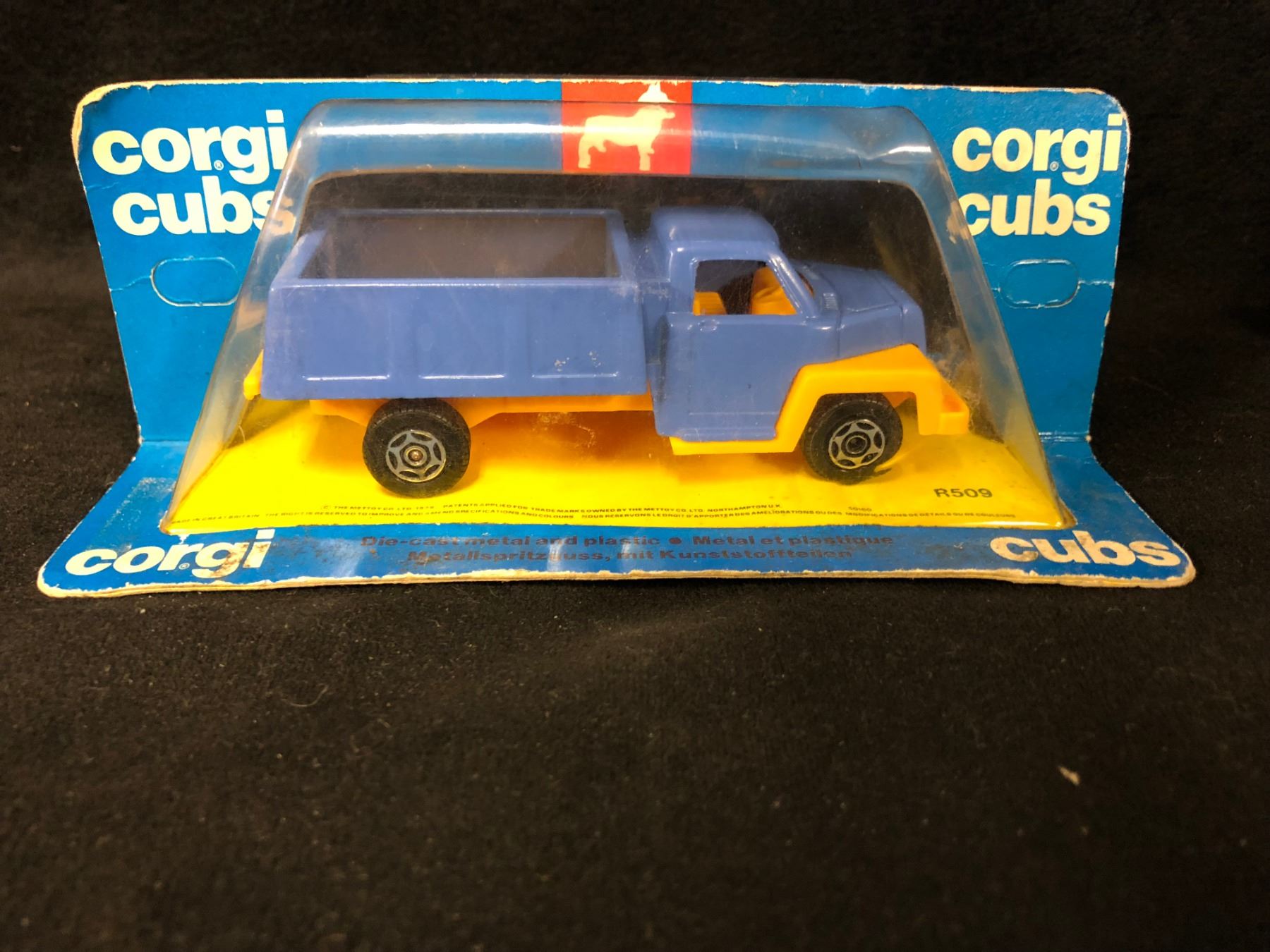 VINTAGE CUBS DIECAST METAL & PLASTIC TRUCK