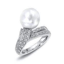 18KT White Gold 10.97ct Pearl and Diamond Ring