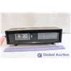 Image 2 : Vintage Flip Clock Radio