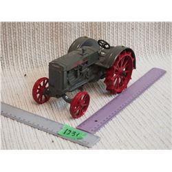 Case Model L 1:16 Die Cast Tractor