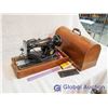 Image 1 : Singer Sewing Machine W/ Case