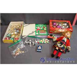 Box of Misc Christmas Decor
