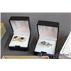 Image 3 : Lot of Jewellery - Ring, (2) Sets of Earrings, (2) Broaches, Necklace
