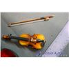 Image 4 : Salesman Sample Miniature Violin