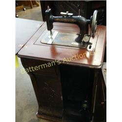 Vintage New Home Sewing Machine in Cabinet