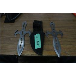 2 Throwing Knives