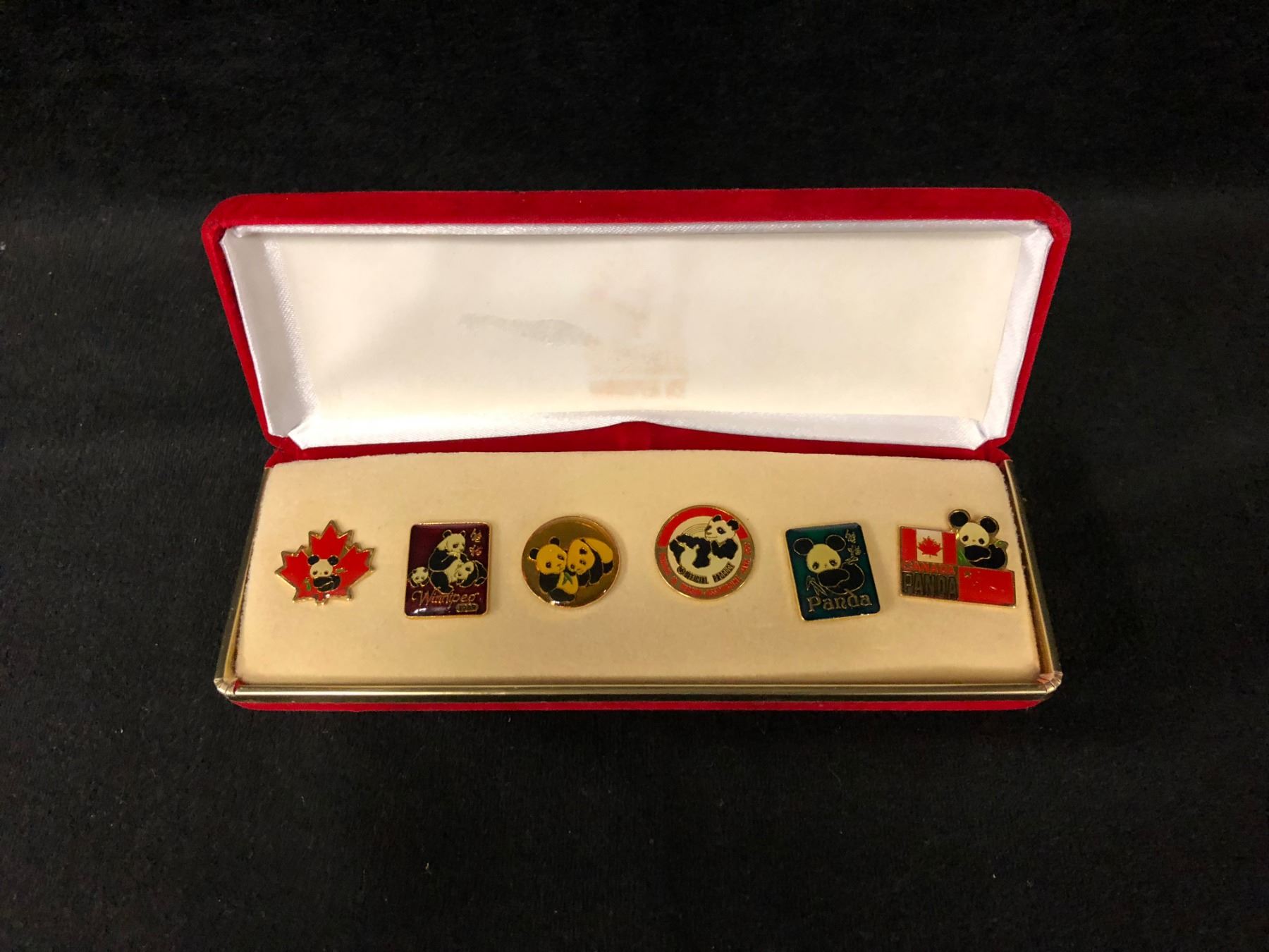 COLLECTIBLE CANADIAN PANDA PIN SET W/ CASE