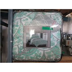 New Queen Size 8 Piece Bed in a Bag - Green