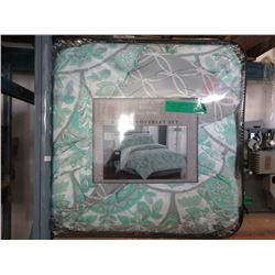 New Queen Size 8 Piece Bed in a Bag - Green