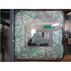 New Queen Size 8 Piece Bed in a Bag - Green