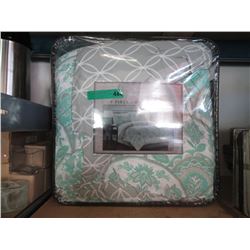 New Queen Size 8 Piece Bed in a Bag - Green