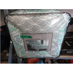 New Queen Size 8 Piece Bed in a Bag - Green
