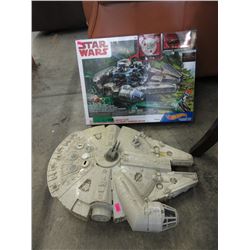 Hot Wheels Star Wars Cars & Millennium Falcon