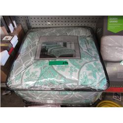 New Queen Size 8 Piece Bed in a Bag - Green
