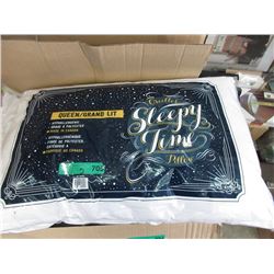 2 New Queen Size Hypo-Allergenic Polyester Pillows
