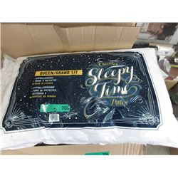 2 New Queen Size Hypo-Allergenic Polyester Pillows