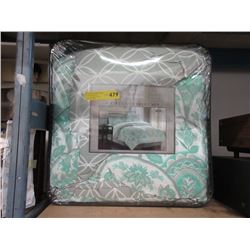 New Queen Size 8 Piece Bed in a Bag - Green