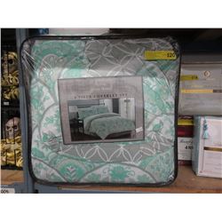 New Queen Size 8 Piece Bed in a Bag - Green
