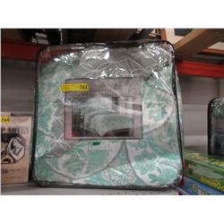 New King Size 8 Piece Bed in a Bag - Green