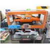 Image 1 : 2 New 1:24 Scale Die-Cast Model M2 Vehicles