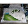 Image 1 : 2 New Standard Size Geo Blend Pillows