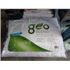 Image 1 : 2 New Standard Size Geo Blend Pillows