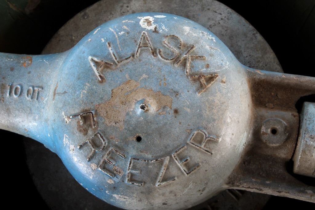 Alaska Freezer 10QT Hand Crank Ice Cream Maker