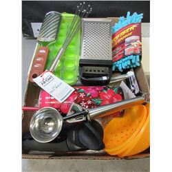 Flat full of Kitchen Items / grater / set of 4 spreaders scoop & more