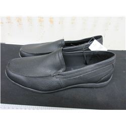 New Mens size 12 shoes  / black