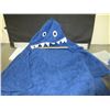 Image 2 : 4 After shower Kids Towels with Hoods / 2 blue ones are Sharks